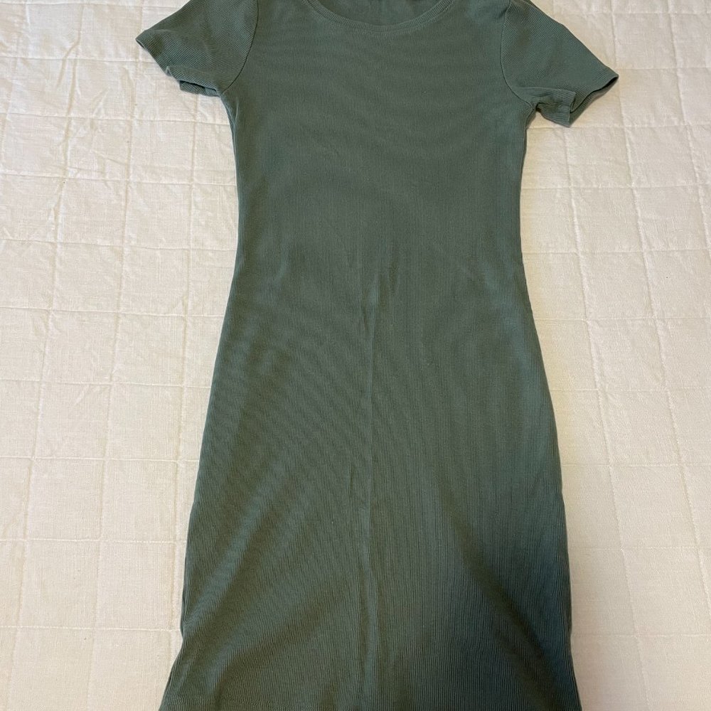 Light Green Ribbed Dress - Picture 3 of 3